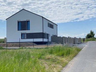 Novostavba RD v Mukařově, kompletní obč. vybavenost v dochozí vzdálenosti, krásná příroda