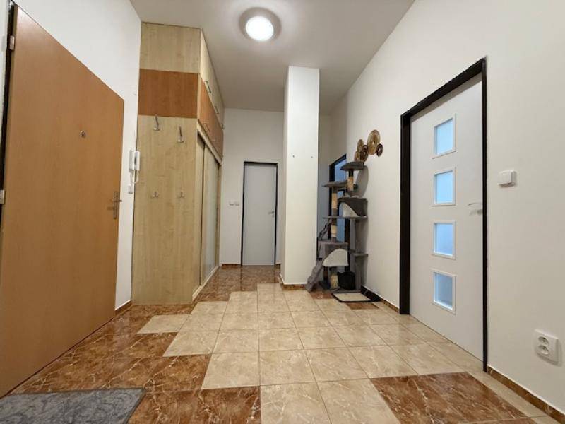 Prodej bytu 2+1 66 m² Topolová, Milovice 